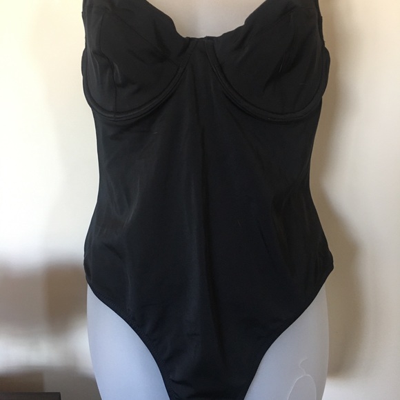 VS one-piece cut-out bathing suit NWT - Picture 4 of 6